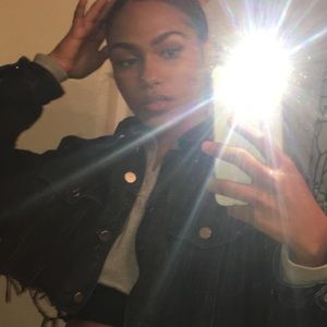 Meet your Posher, Isis